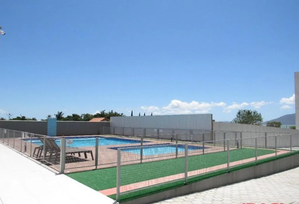 Apartamento Na Palhoca, Com Vista Para O Mar, Proximo A Mercados, Padarias E Farmacias.