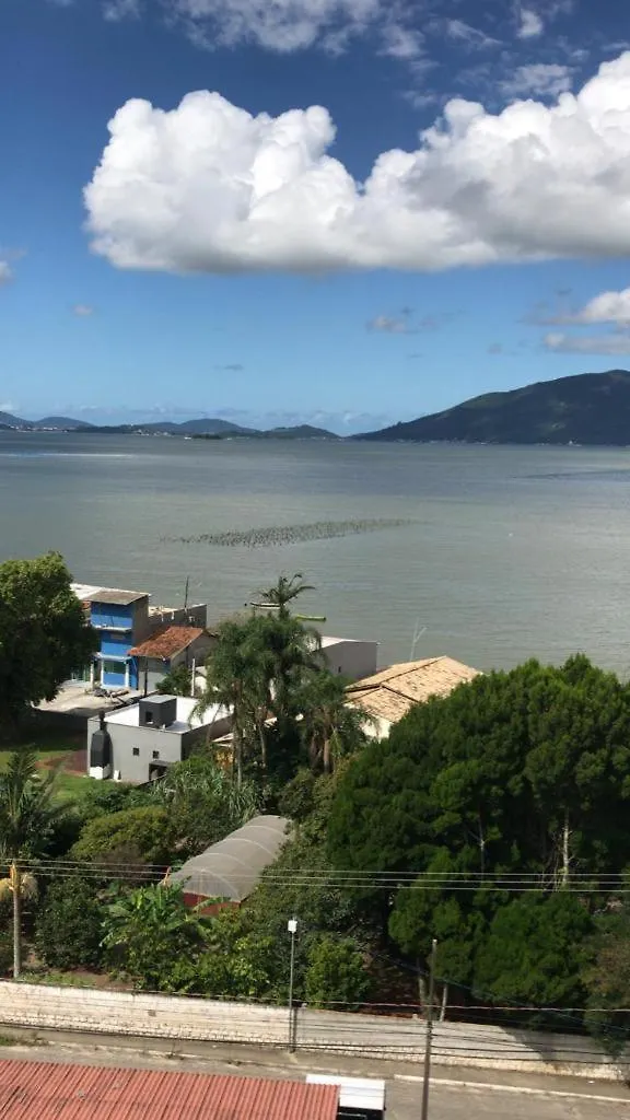 Apartamento Na Palhoca, Com Vista Para O Mar, Proximo A Mercados, Padarias E Farmacias.